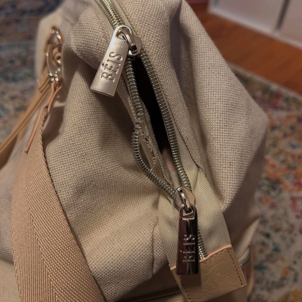 Beis Full Sized Weekender Bag - Picture 3 of 3
